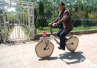 Illustration for article titled Inventor Creates a Math-Infused Bicycle with Seriously Cool Wheels